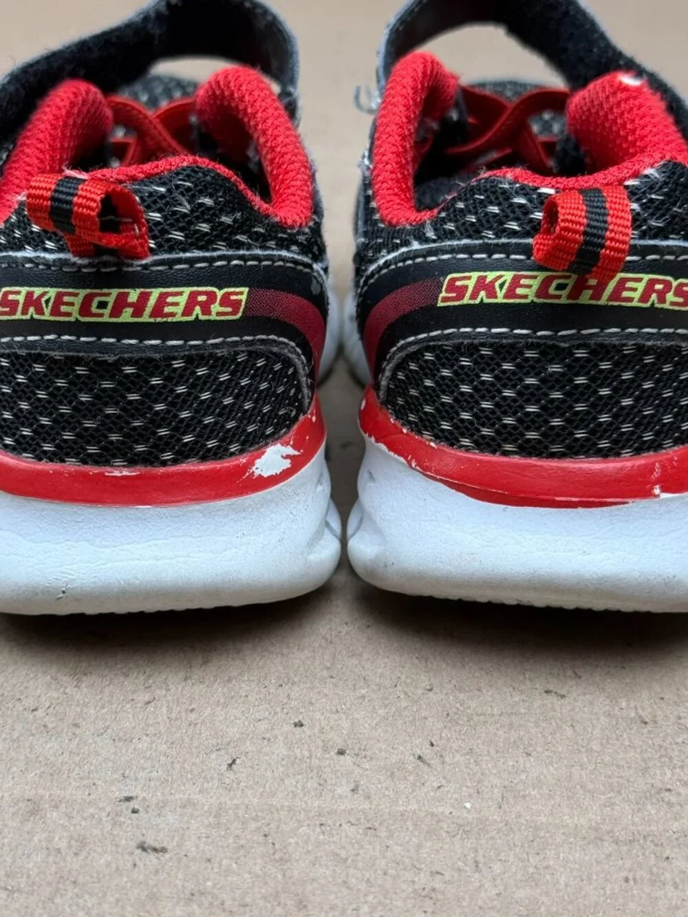 Skechers Boys Kid's 8.5 Black Red Hook & Loop Athletic Sneakers Shoes